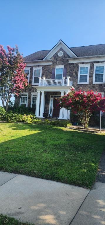 10 Columbia Way - Photo 2 of 19