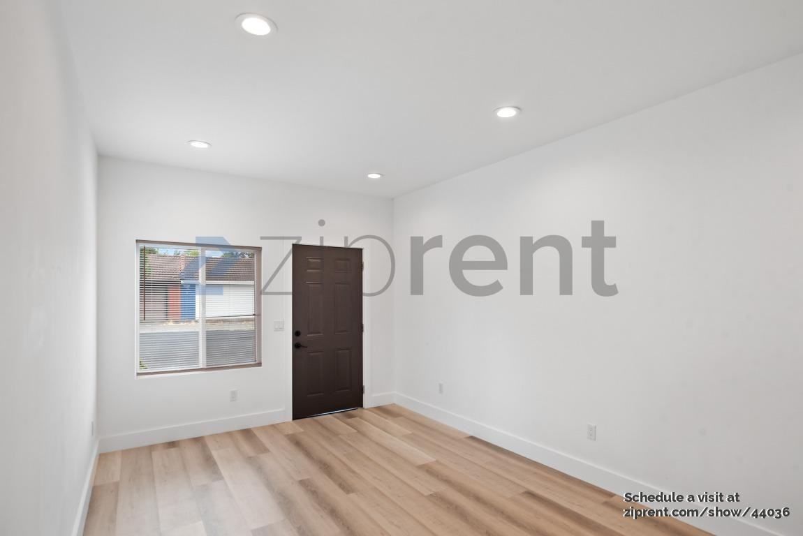 1026 43rd St - Photo 4 of 14