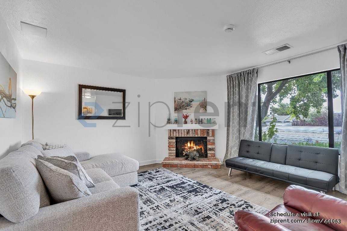 2157 Clearview Cir - Photo 2 of 18