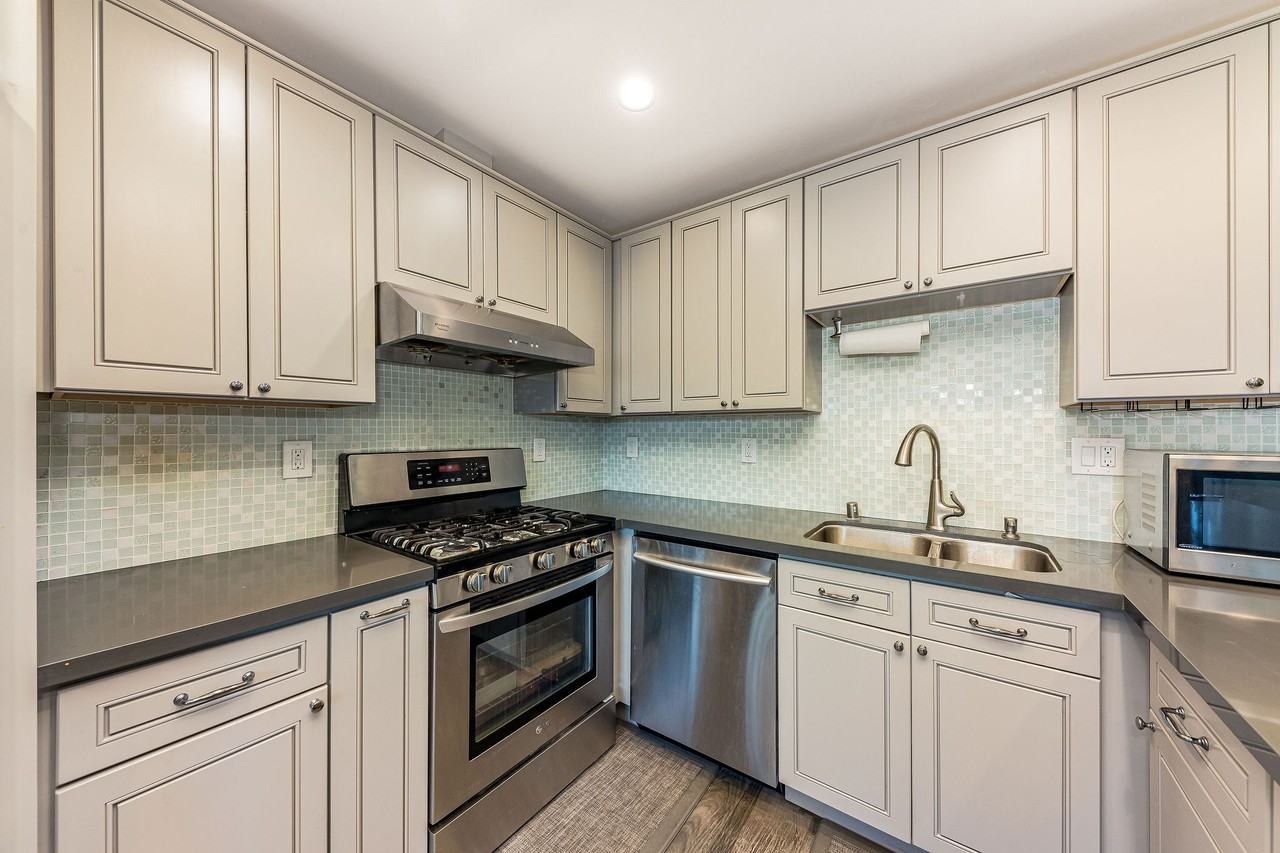 685 Comet Dr #1 - Photo 3 of 27