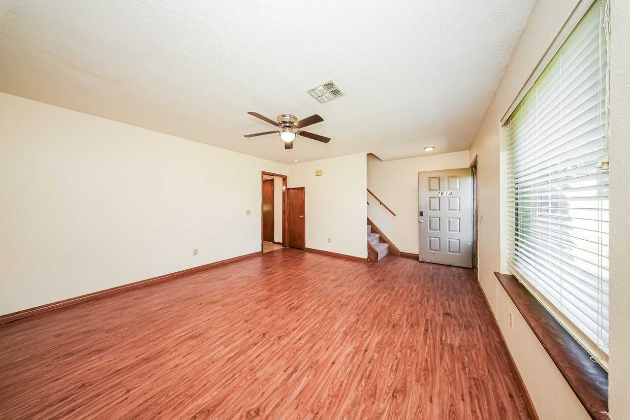 2614 Martin Ln - Photo 3 of 31