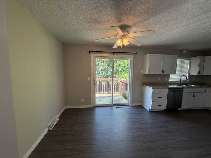 215 Fremont St - Photo 3 of 14