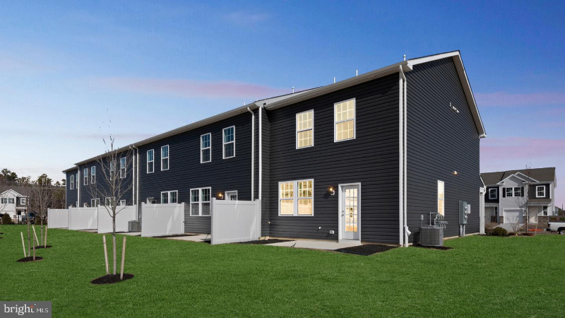 39 Whaler Ave - Photo 3 of 19