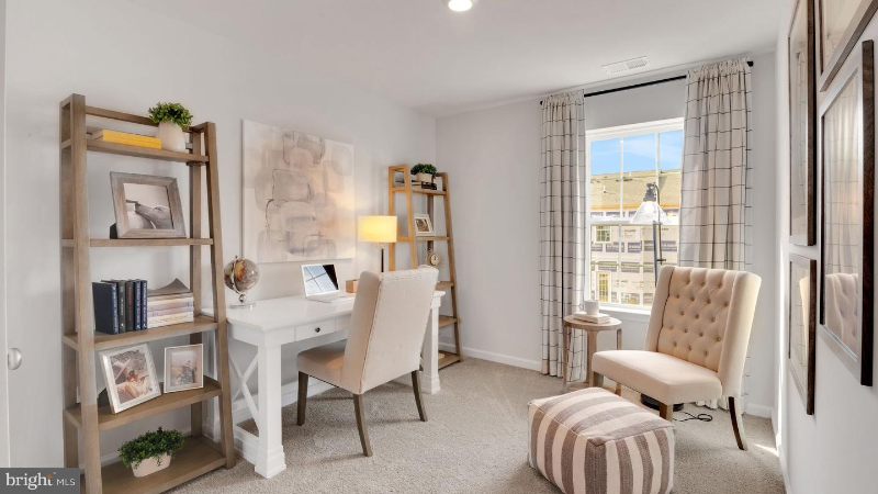 39 Whaler Ave - Photo 4 of 19