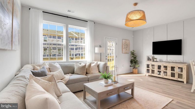 39 Whaler Ave - Photo 7 of 19