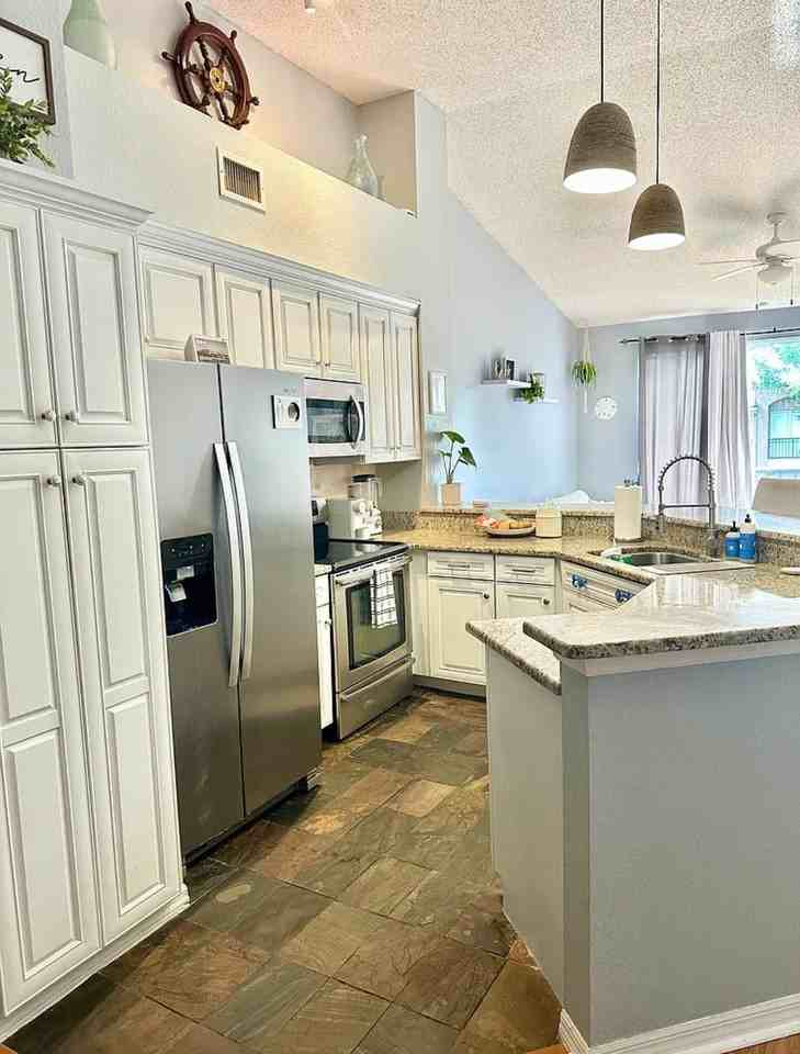 834 Normandy Trace Rd - Photo 3 of 11