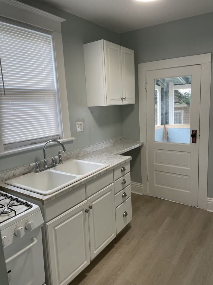 1239 W Berry St #NA - Photo 3 of 7