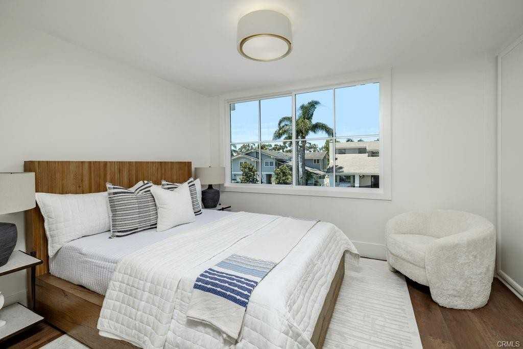 1933 Port Bristol Cir - Photo 2 of 8