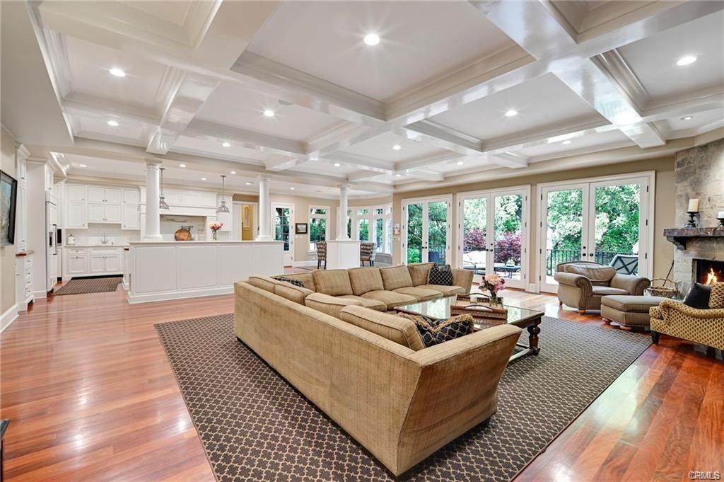 4322 Woodleigh Ln - Photo 3 of 5