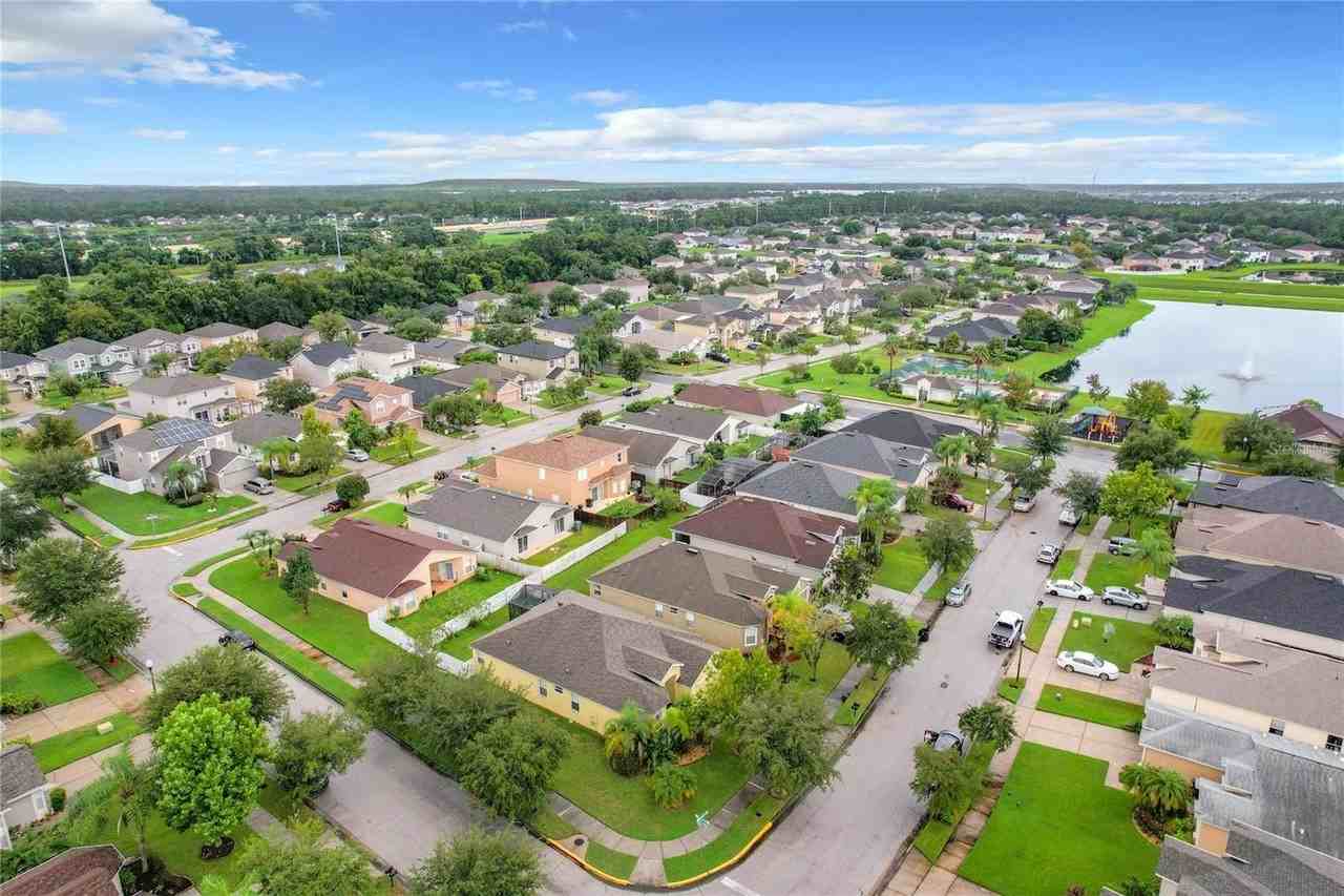 4729 Spindletree Lane - Photo 4 of 50