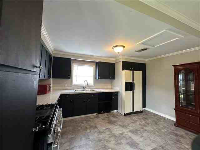 430 Meyers Boulevard - Photo 4 of 13