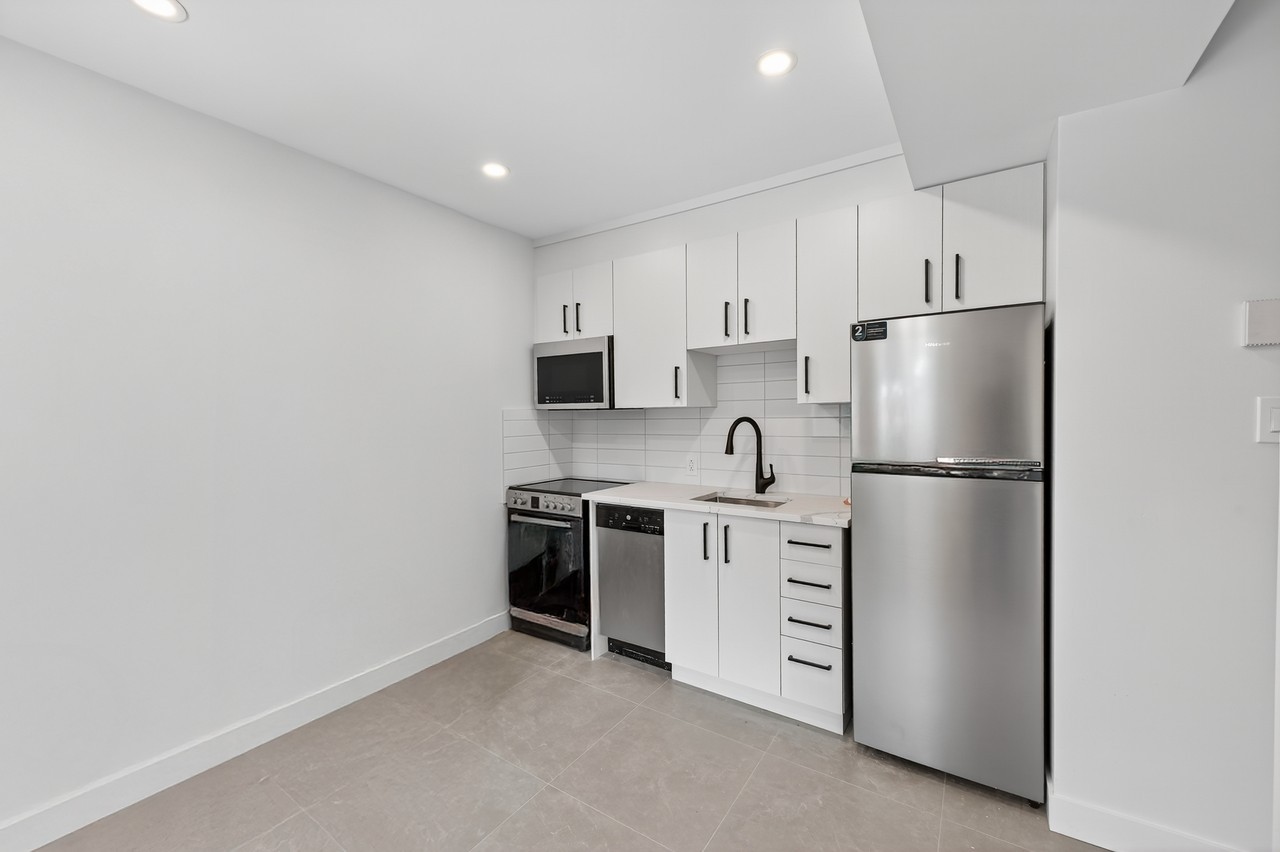 8520 Rue de Marseille - Photo 2 of 17