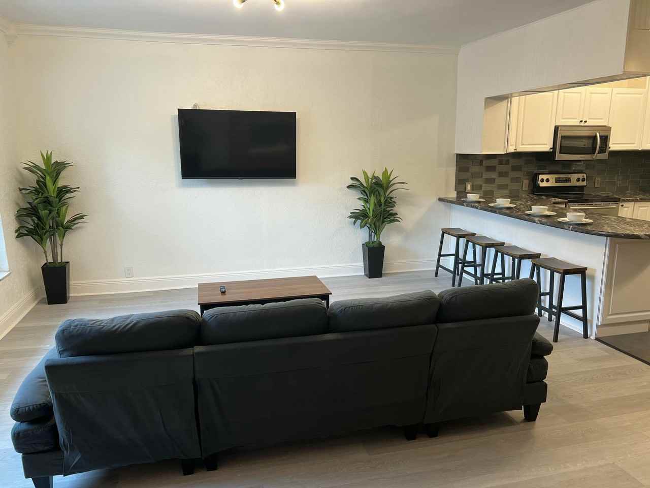 1016 Chipola Rd #B - Photo 4 of 17