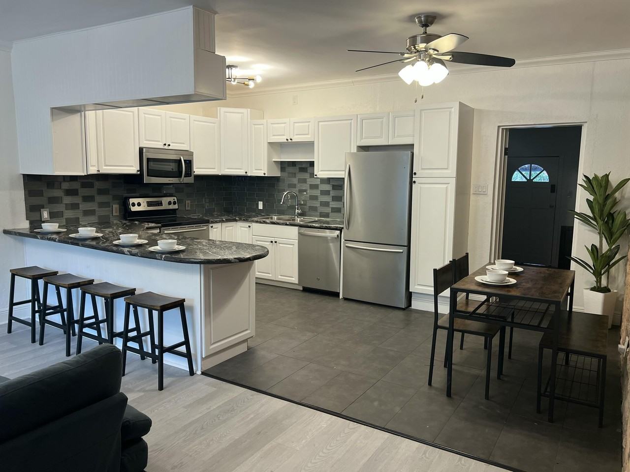 1016 Chipola Rd #B - Photo 6 of 17