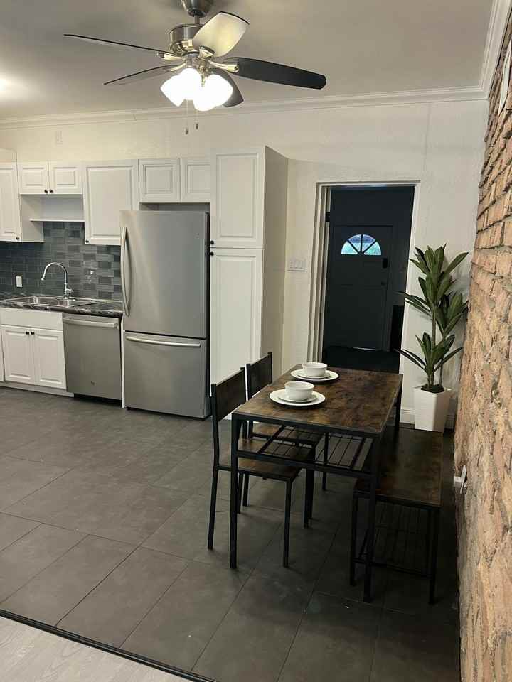 1016 Chipola Rd #B - Photo 7 of 17