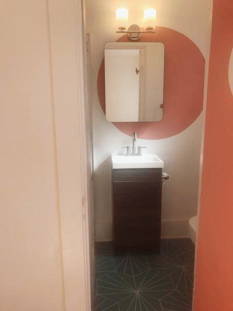 316 1/2 Mesa St Se - Photo 2 of 9