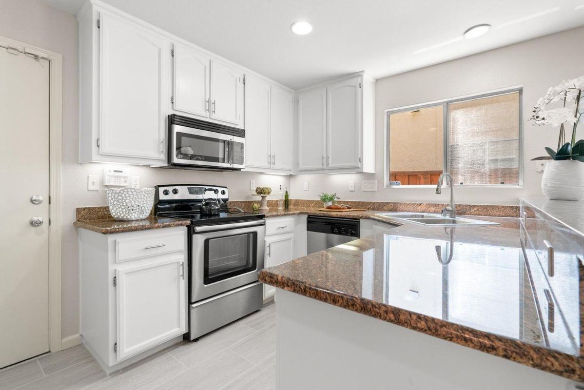 179 Foxglove Ln - Photo 3 of 11