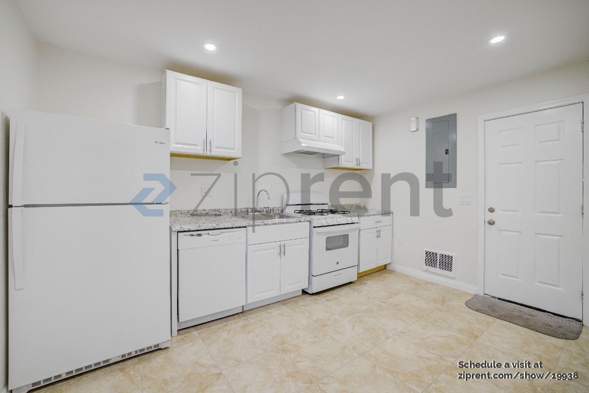 1447 N Mountain Ave #B - Photo 2 of 15