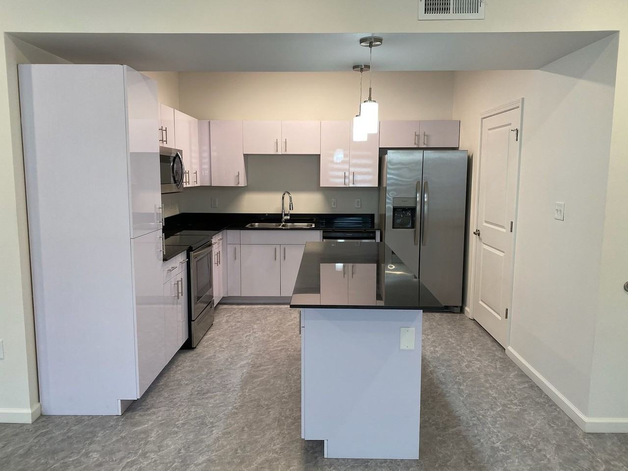 Hampton Astoria - Photo 2 of 23