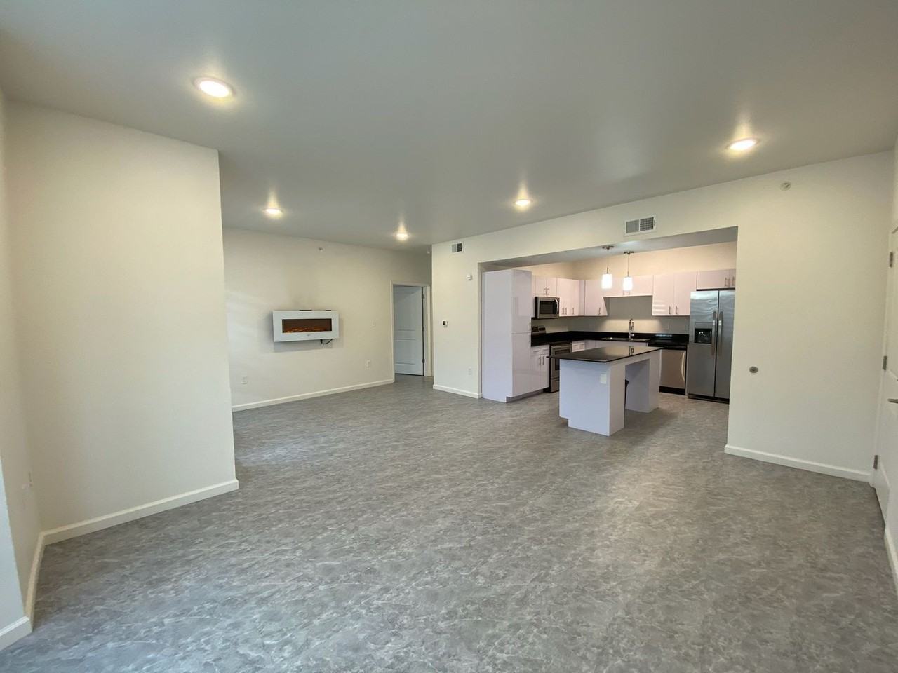 Hampton Astoria - Photo 4 of 23