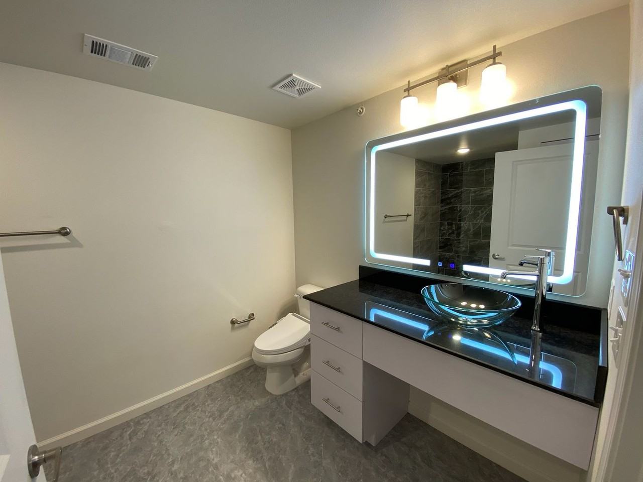 Hampton Astoria - Photo 5 of 23