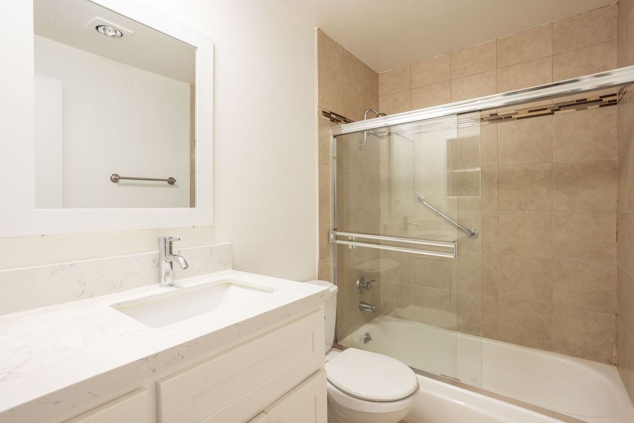 West Knoll Plaza Apartments - Photo 7 of 26