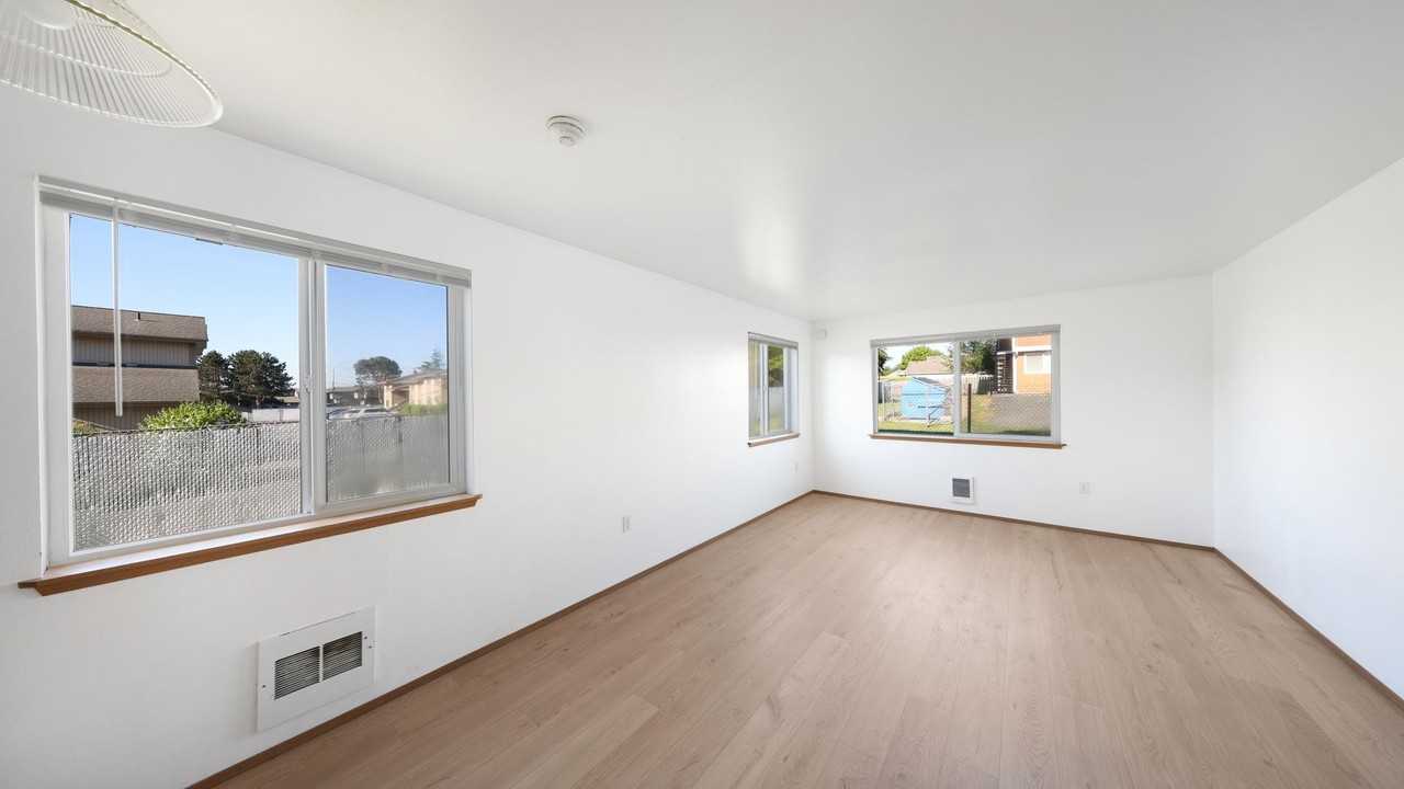 Move In Credit - Photo 5 of 23