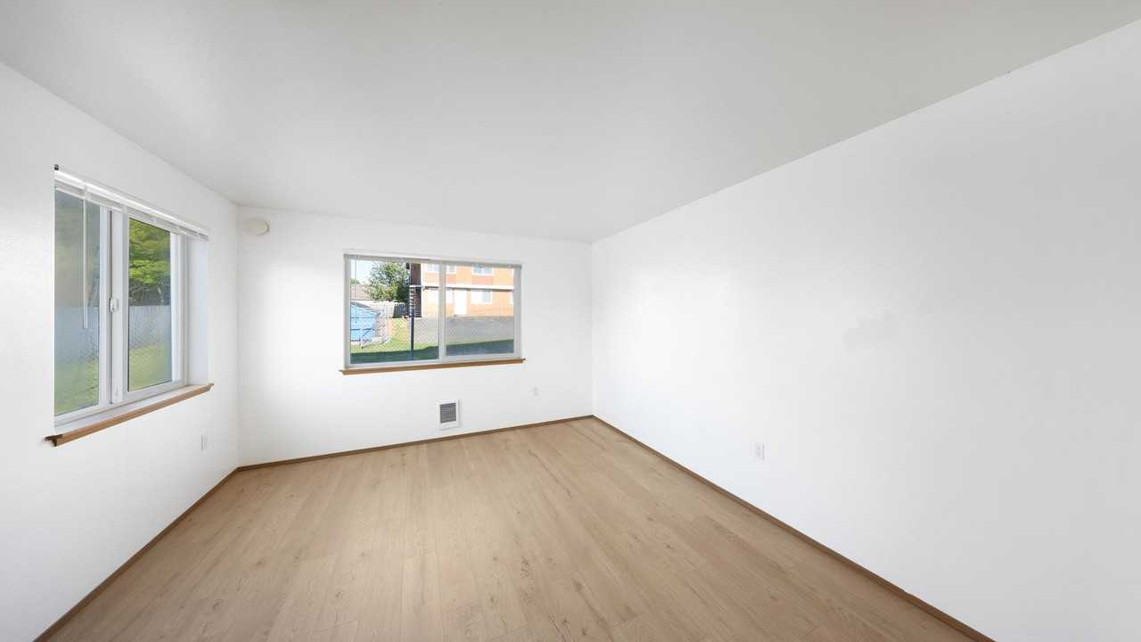 Move In Credit - Photo 6 of 23