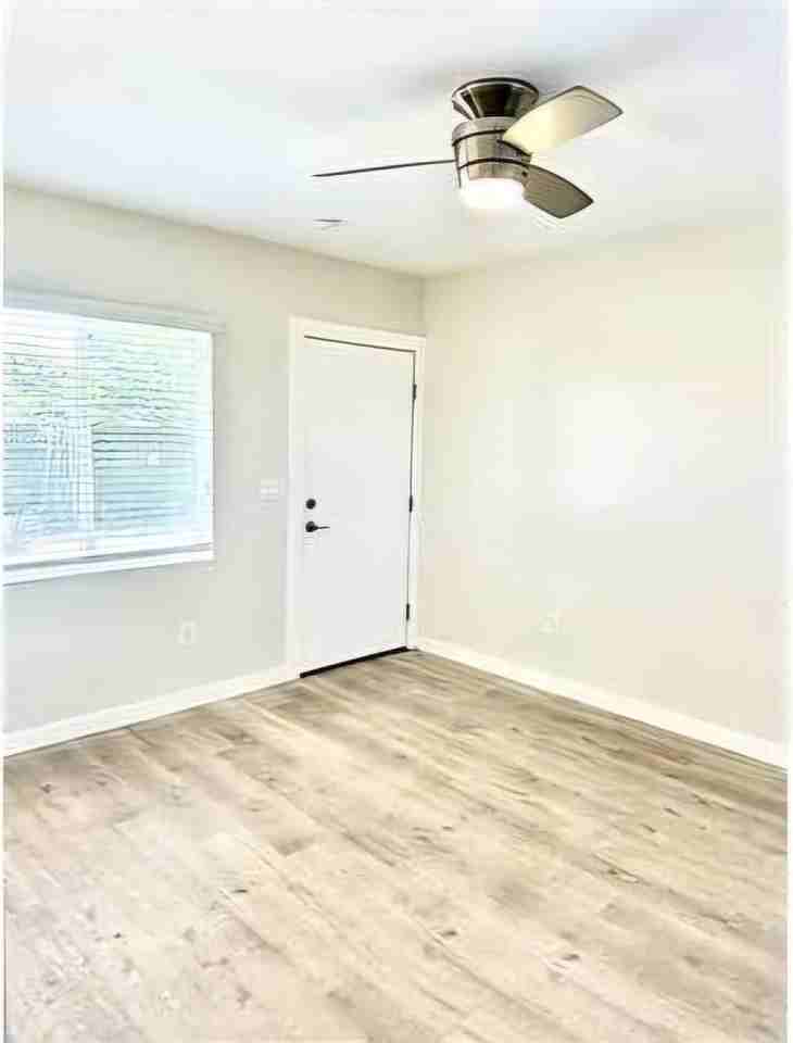 613 S Prairie Avenue - Photo 5 of 5