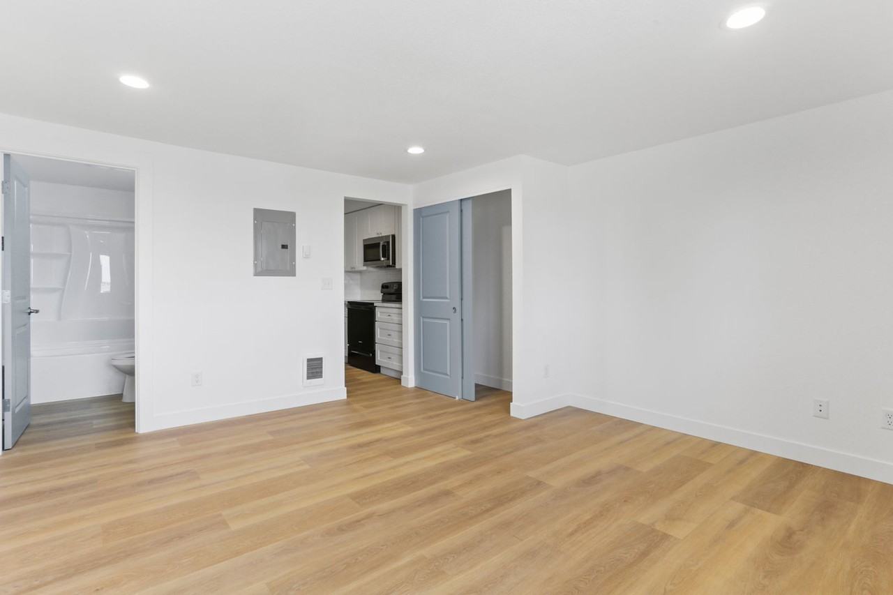 1407 W Marina Dr #7 - Photo 4 of 8
