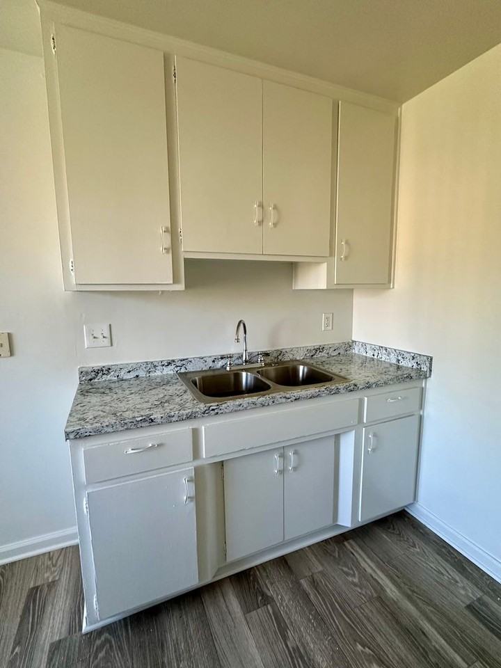 Loma Village Apartments - Photo 4 of 29