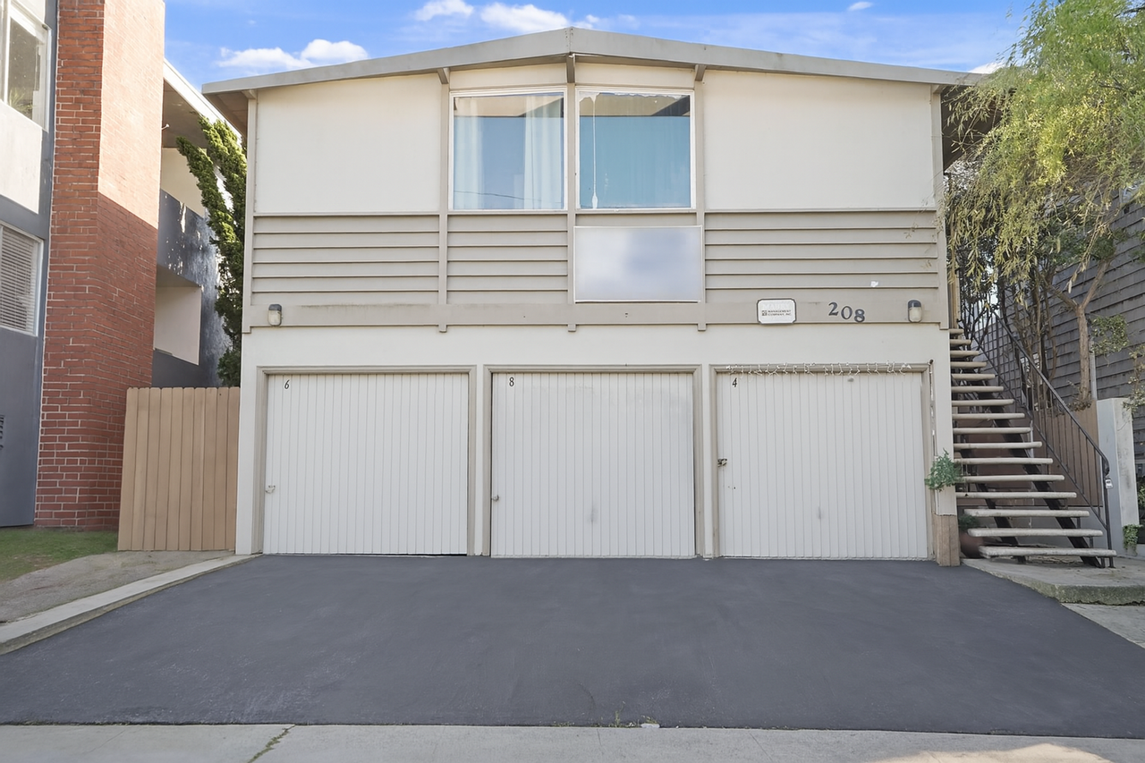 208 Avenue H - Photo 2 of 3