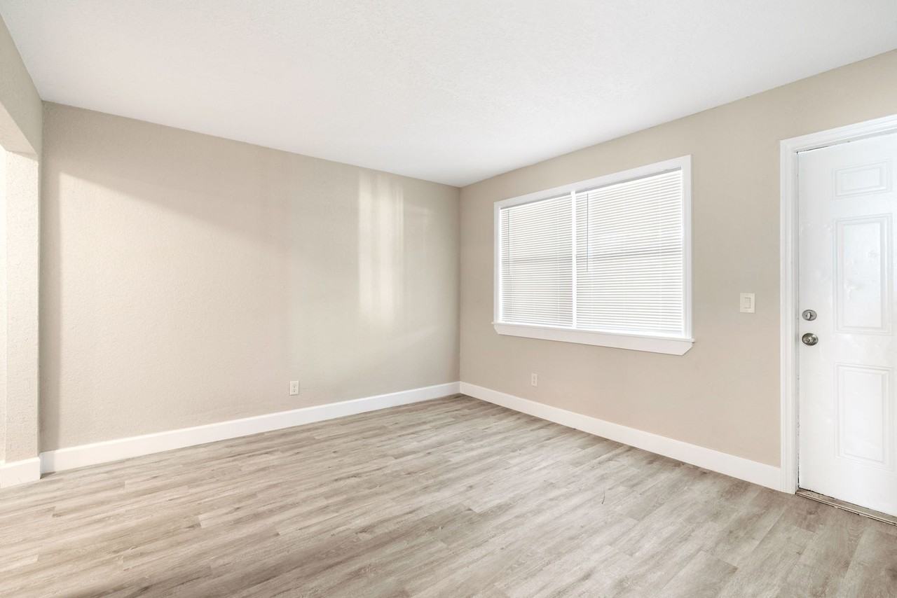 710 10th Street - Photo 2 of 8