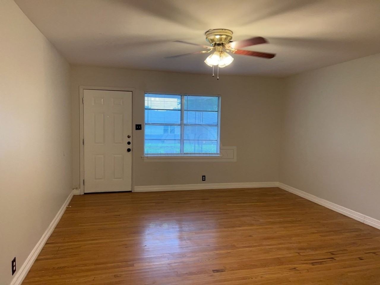 602 W Washington Ave - Photo 3 of 23