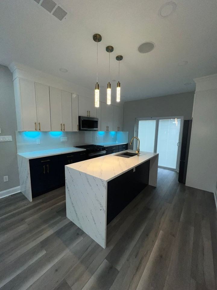 2127 Sigel St - Photo 2 of 6