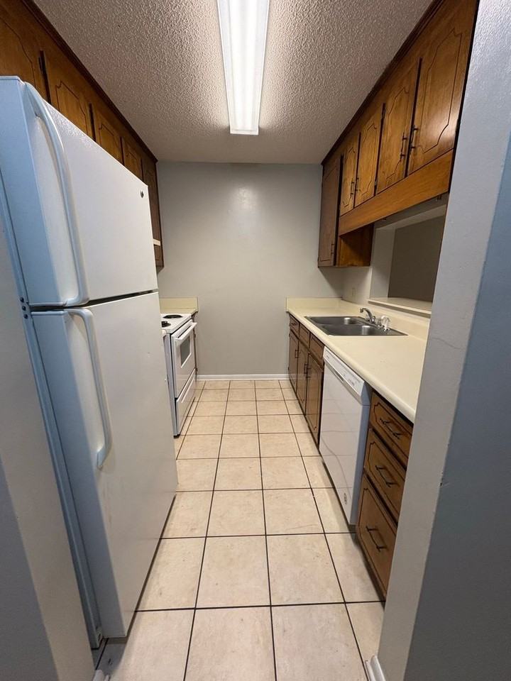 214 Candlebrook Dr - Photo 5 of 28