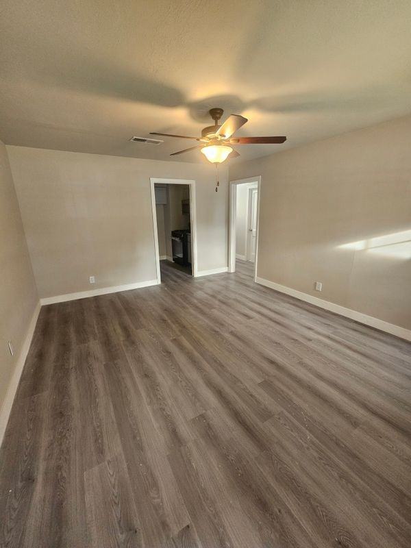 1106 Sage Dr - Photo 2 of 5