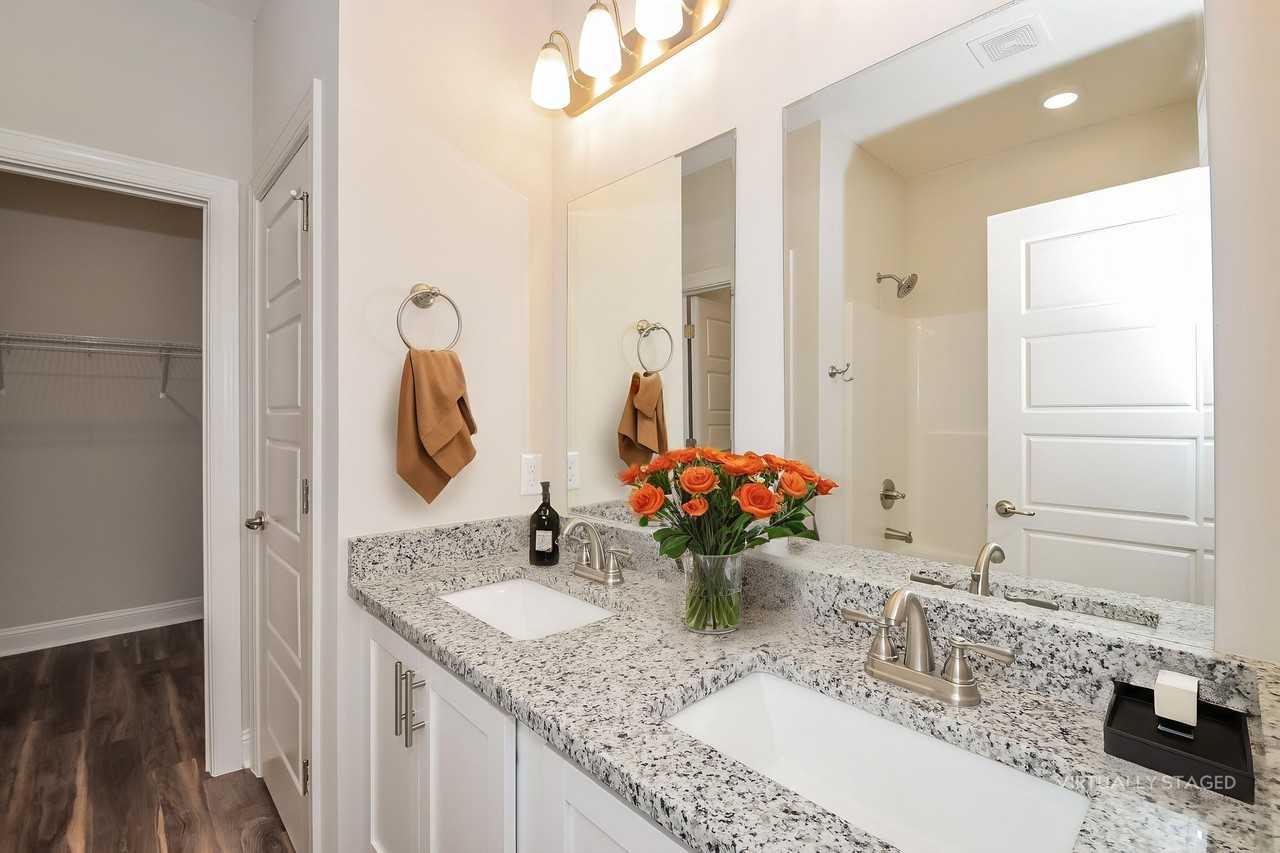 1024 Walker Point Way - Photo 6 of 45