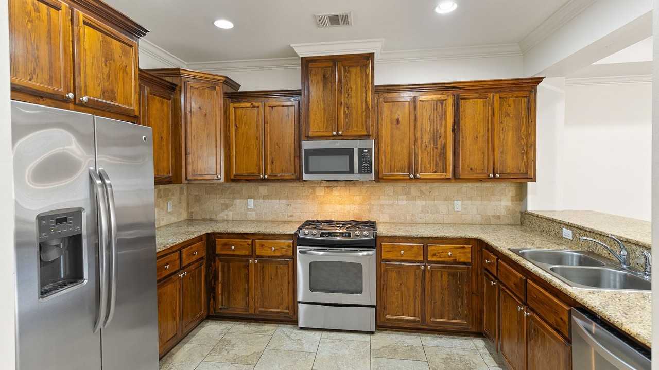 7945 Seville Ct - Photo 2 of 14