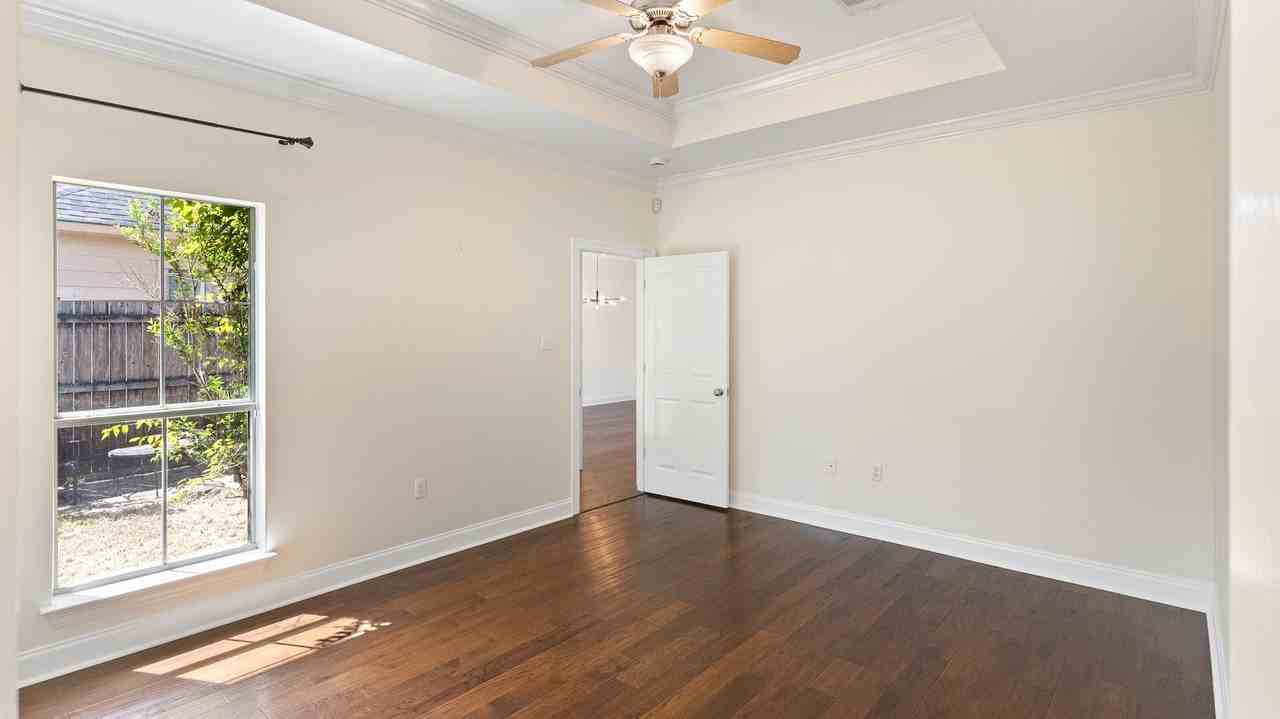 7945 Seville Ct - Photo 5 of 14