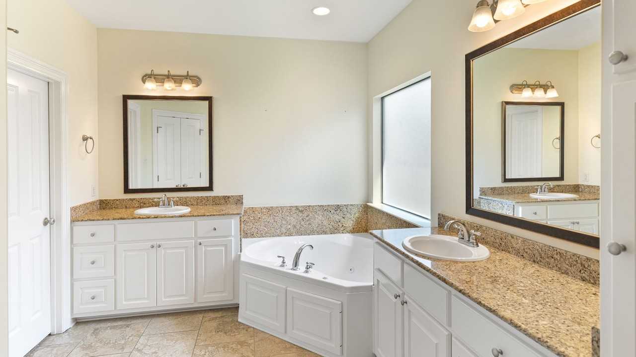 7945 Seville Ct - Photo 6 of 14
