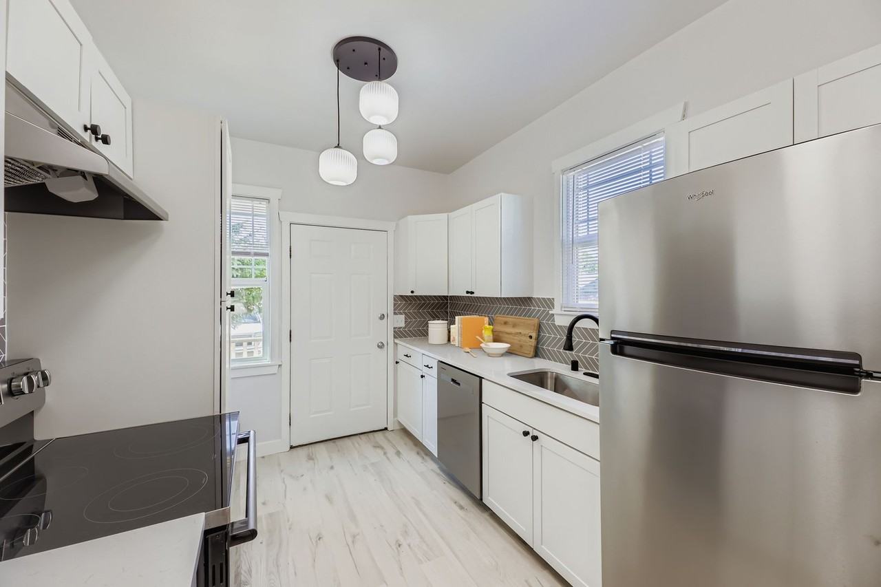 2318 Hoyt Ave - Photo 3 of 24