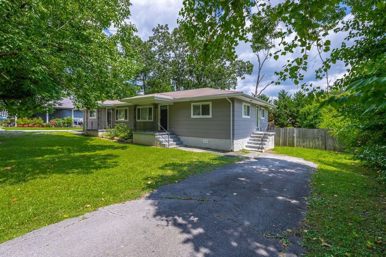 2806 Silverdale Rd - Photo 3 of 37