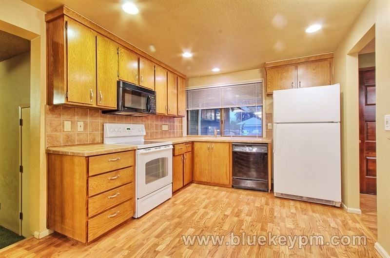 5500 Nw Ridgemoor Ct - Photo 2 of 13