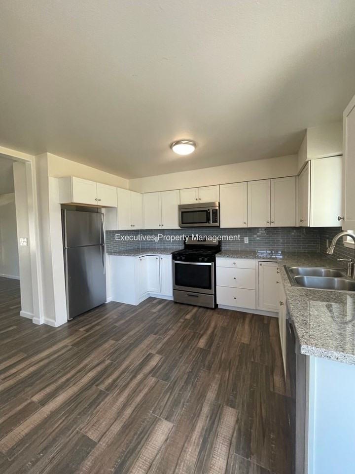 3200 Virginia St - Photo 3 of 9