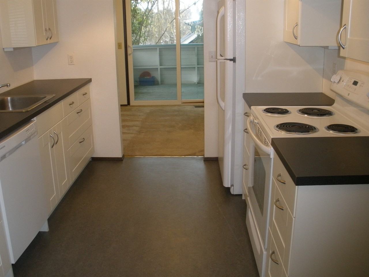 5715 29th Ave Ne - Photo 3 of 11