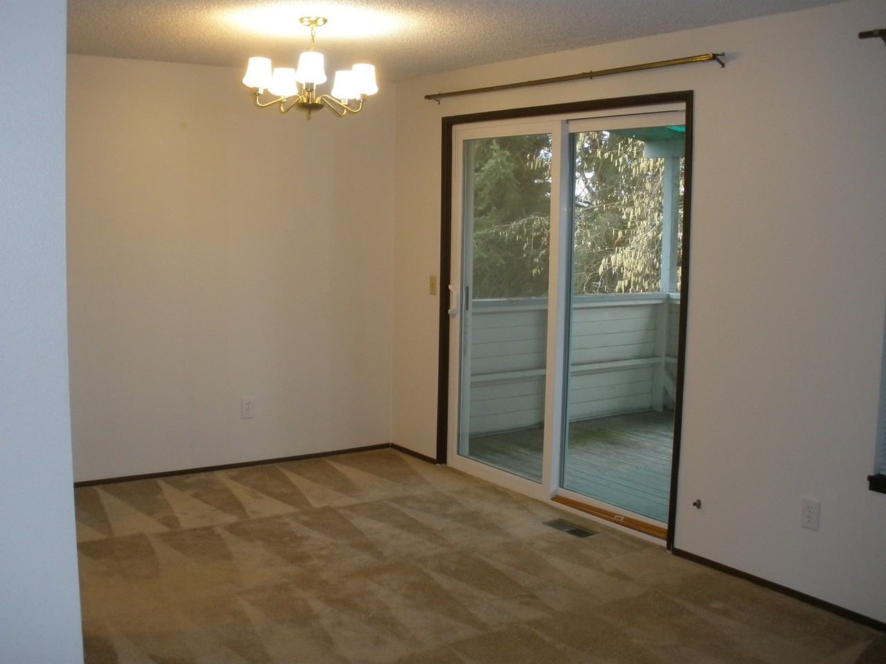 5715 29th Ave Ne - Photo 4 of 11