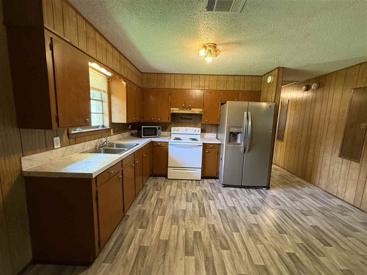 2113 Meadowview Cir - Photo 7 of 23