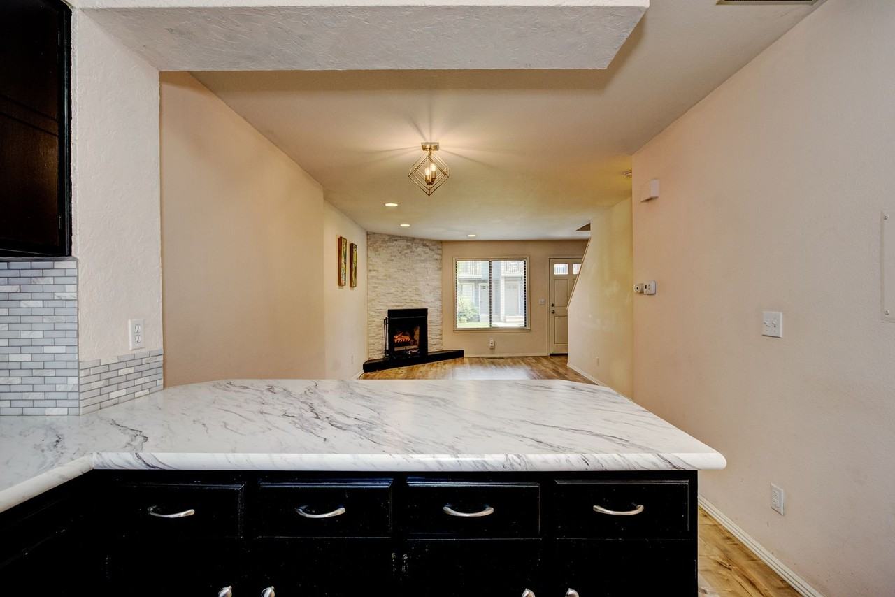 3036 S Betsy Ross Ln - Photo 3 of 33