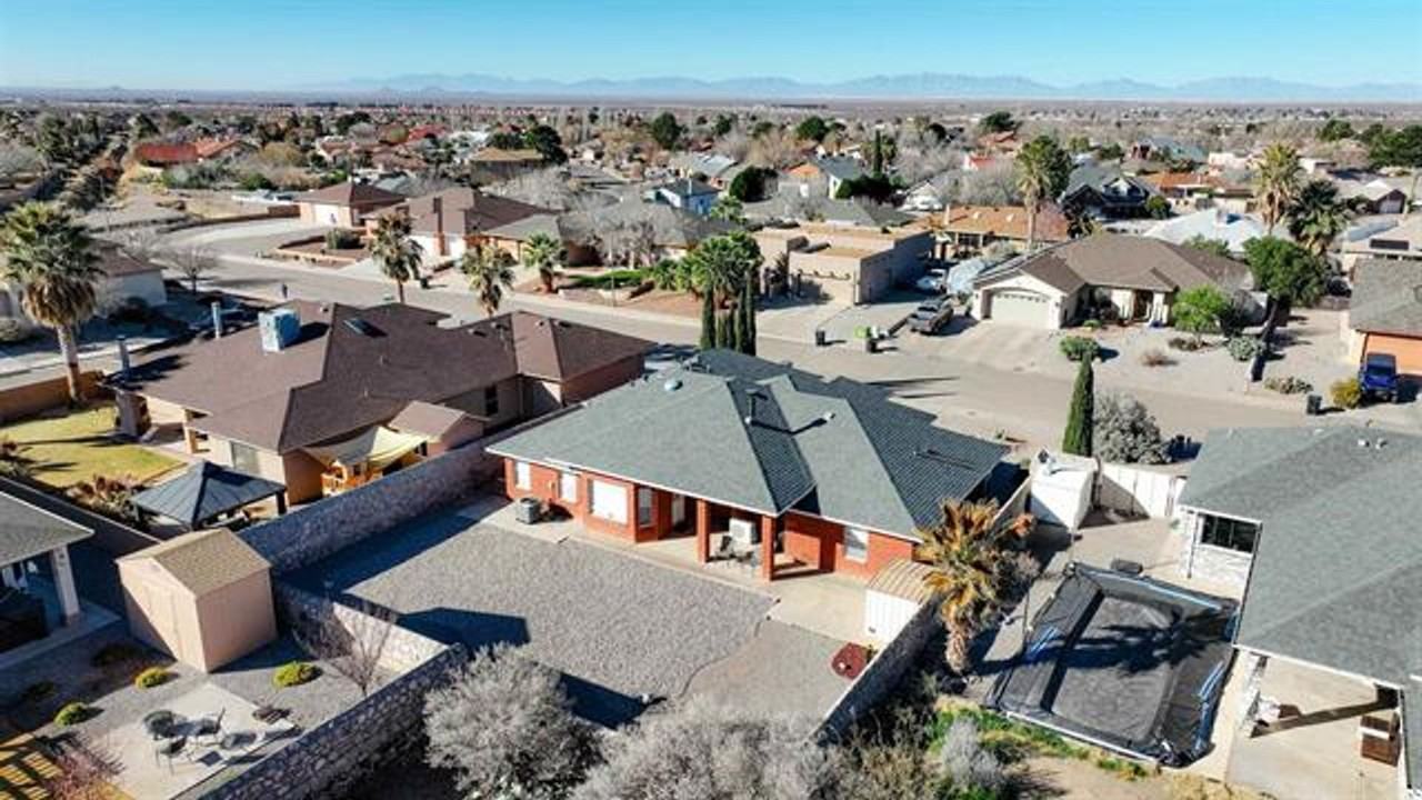 2409 Saguaro Loop - Photo 3 of 37